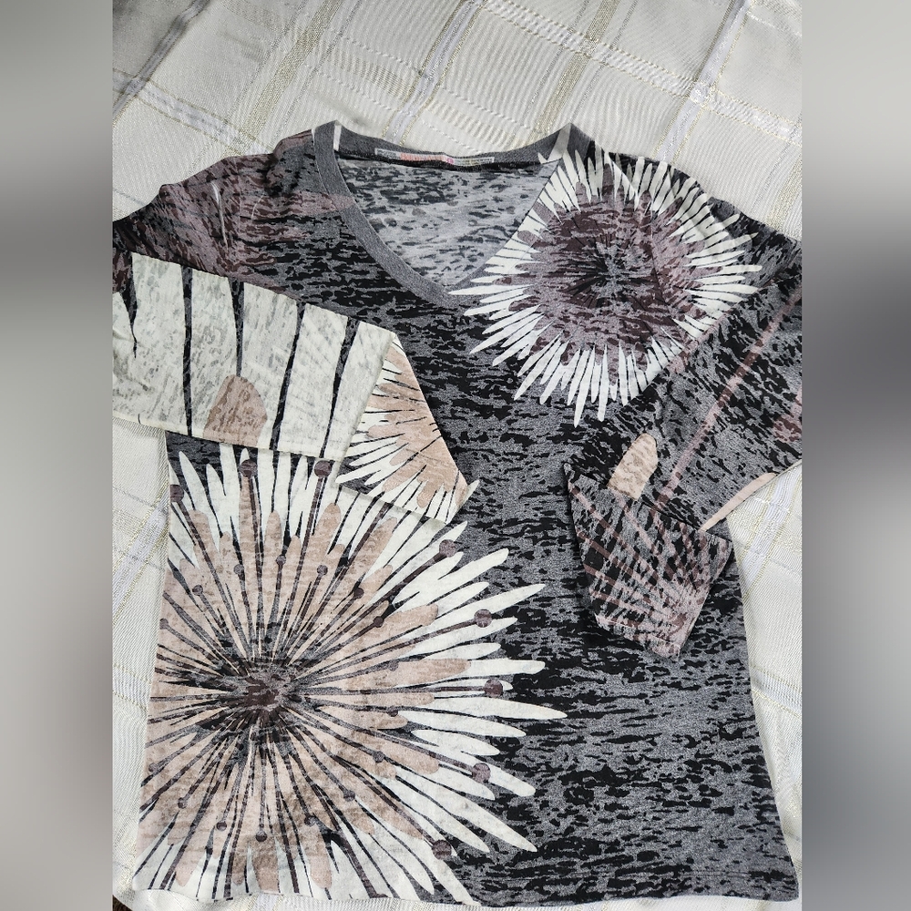 Before + Again cotton/polyester flowered shirt. Size Large